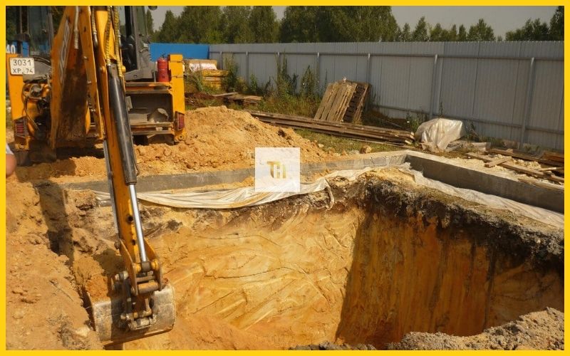Chuẩn bị mặt bằng và tiến hành đào móng 